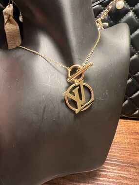 Gold-Tone Logo Toggle Pendant Necklace - Classic Women's Necklace